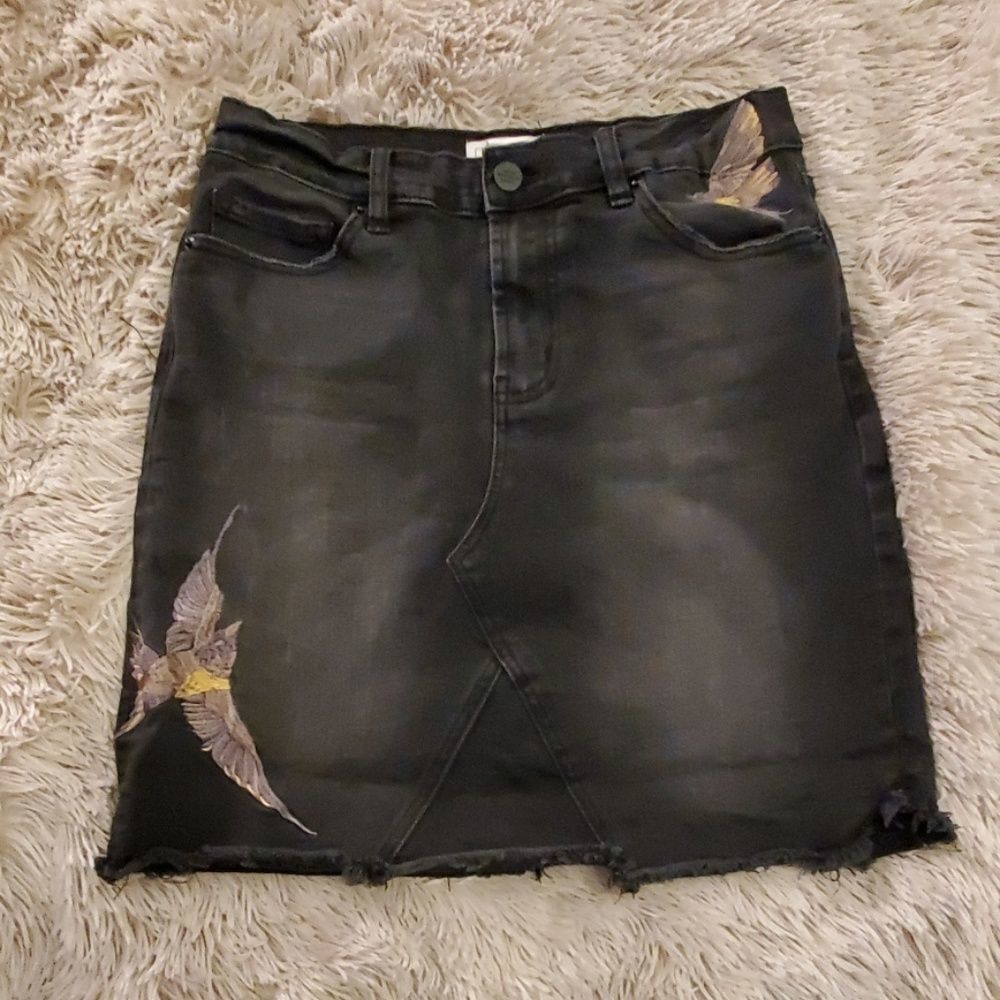 Fun frayed black For the Republic jean skirt Size 2 (25)